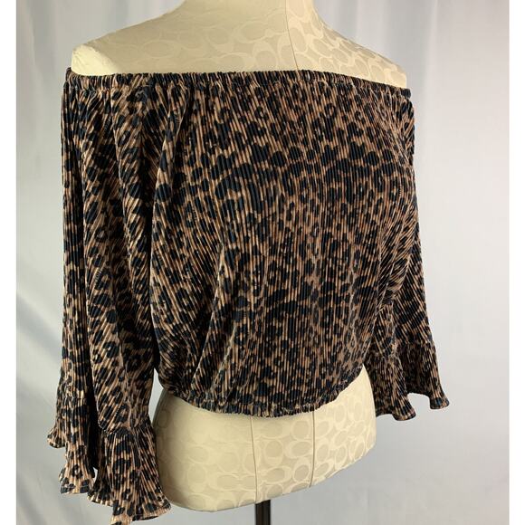 Large She + Sky Women's Pleated Animal Print New Crop Top Off Shoulder - Picture 7 of 8